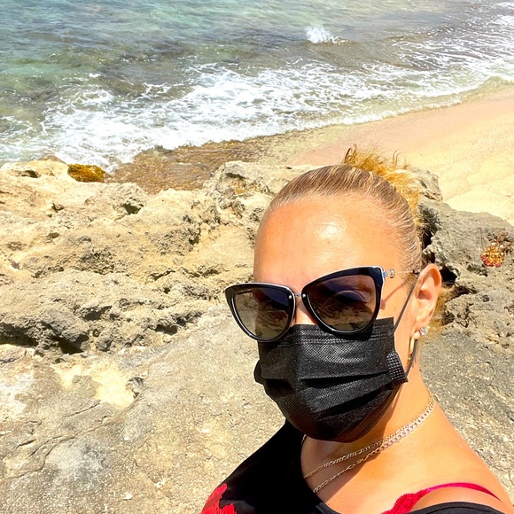 Meet your Posher, Lissette - Picture 2 of 2